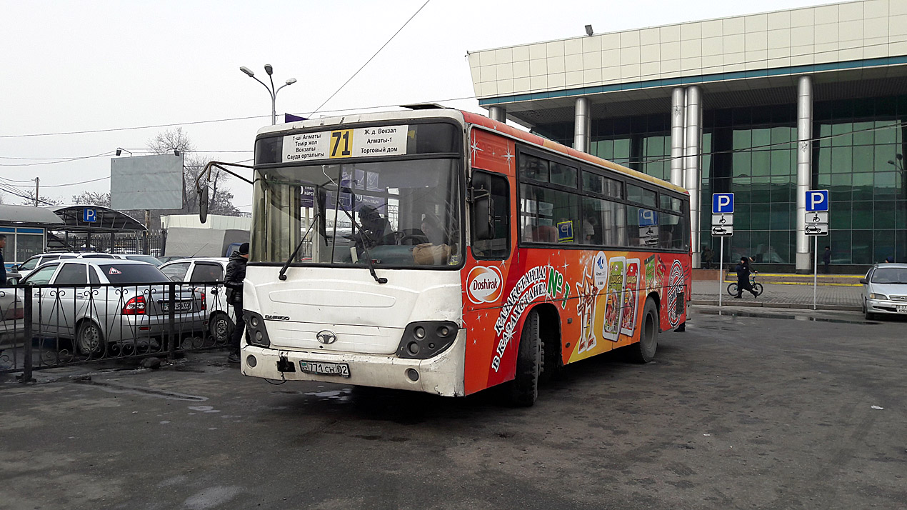 Almaty, Daewoo BS090 (СемАЗ) č. 771 CH 02