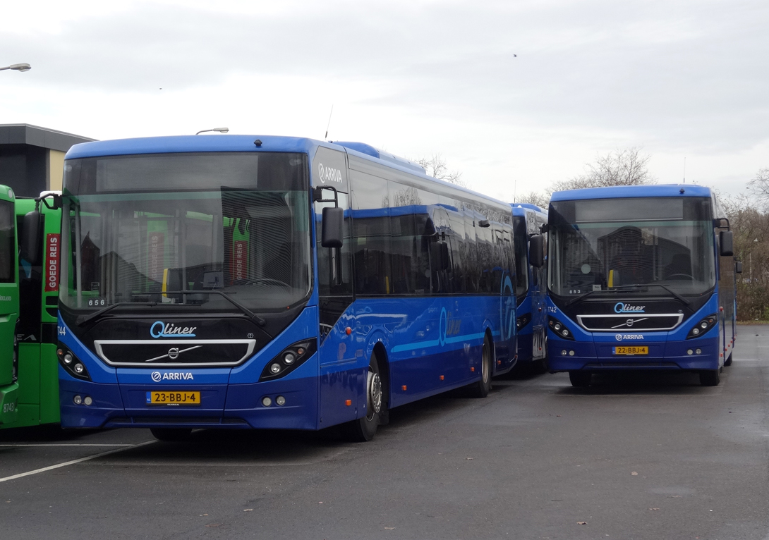 Alphen aan den Rijn, Volvo 8900LE # 7744; Alphen aan den Rijn, Volvo 8900LE # 7742
