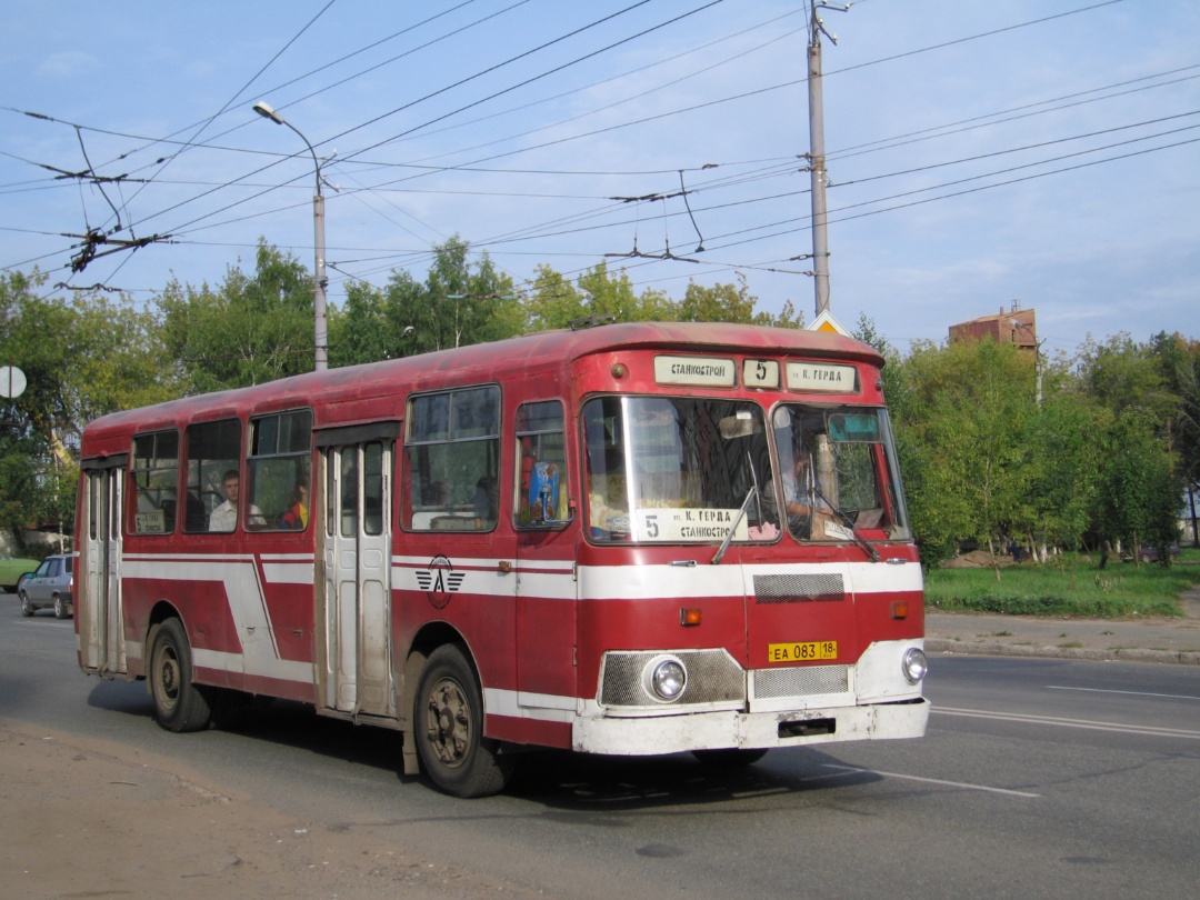 Izhevsk, LiAZ-677М nr. ЕА 083 18