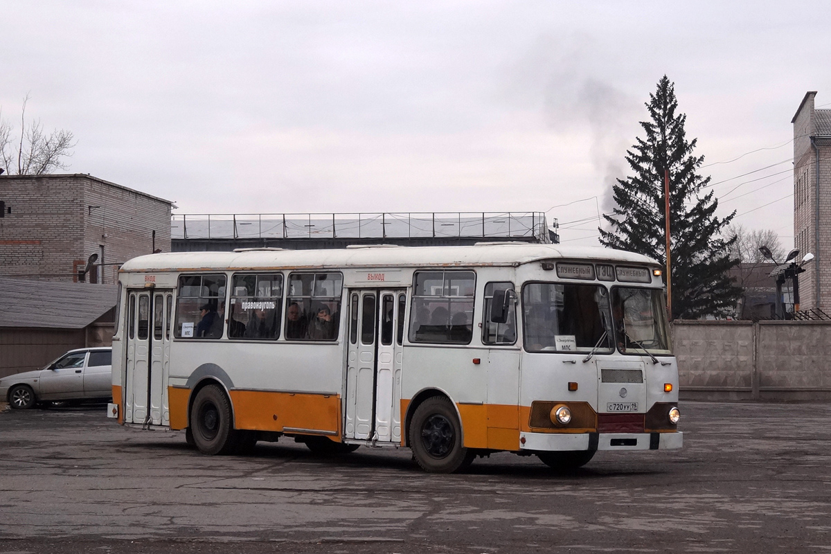 Abakan, LiAZ-677 # C 720 УУ 19