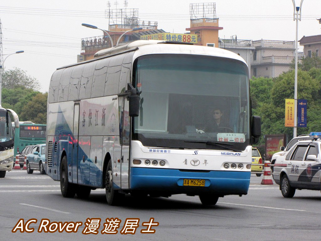Hangzhou, YoungMan-Neoplan JNP6120G (Centroliner) nr. 浙A M6258