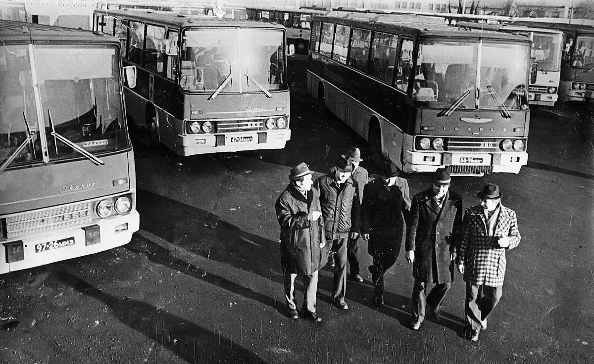 Minsk, Ikarus 255.70 č. 47-04 МИЛ; Minsk, Ikarus 255.70 č. 97-26 МИЗ; Minsk, Ikarus 250.09 č. 88-96 МИГ