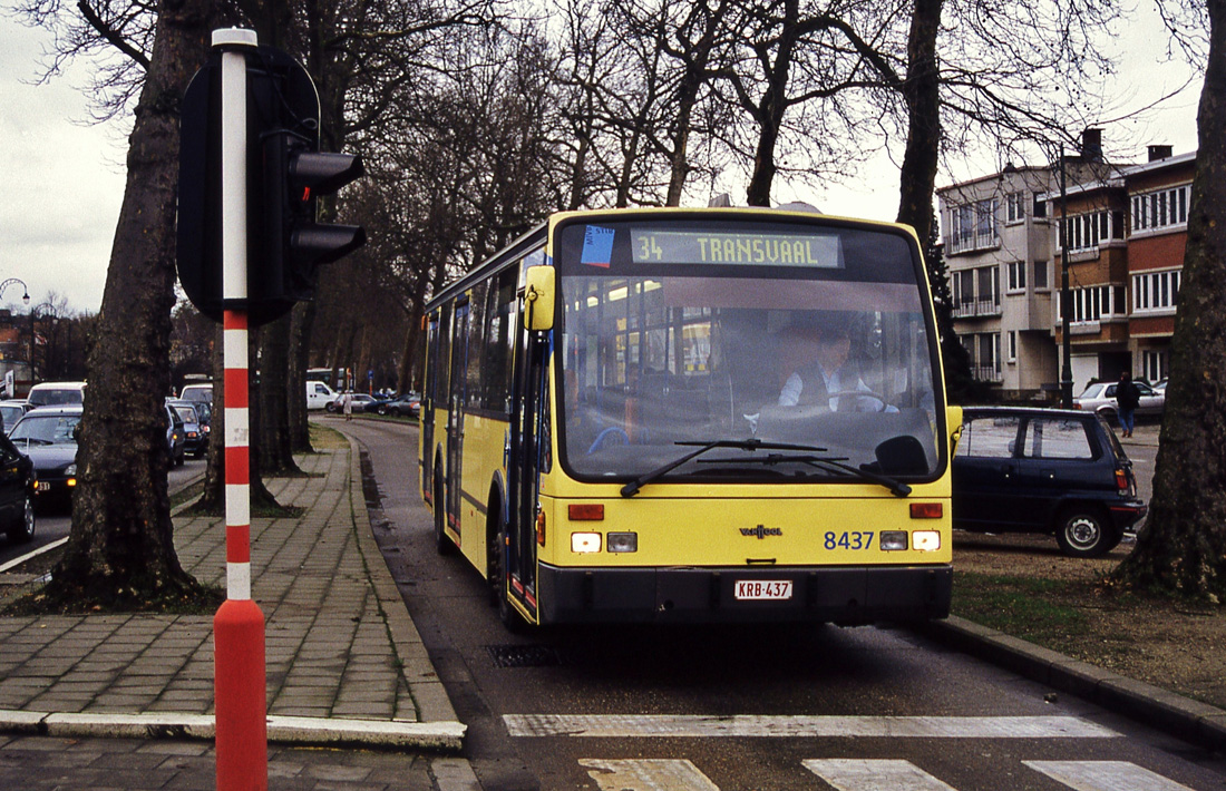 Брусель, Van Hool A500 № 8437