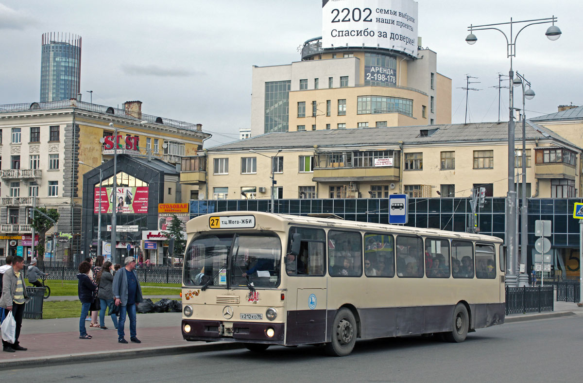 Ekaterinburg, Mercedes-Benz O305 # Х 212 КО 96