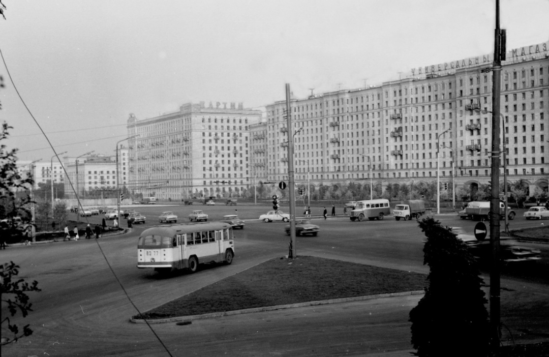 Moskau, ZiL-158В Nr. 83-77 ММА; Moskau — Old photos