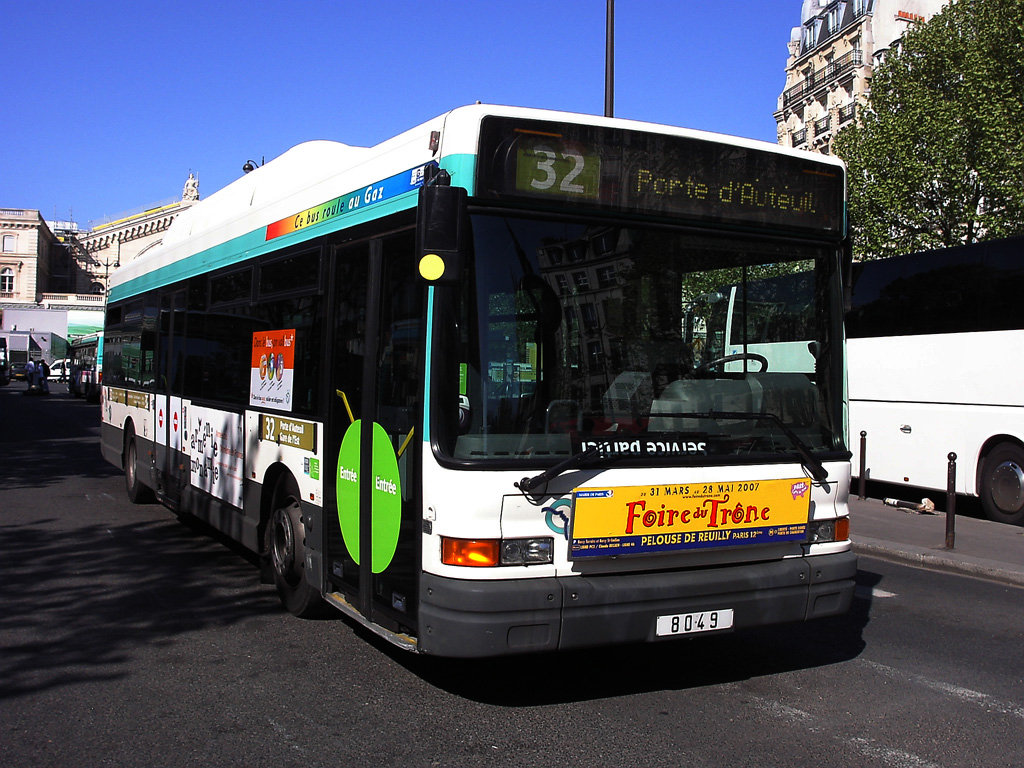 Paris, Heuliez GX317 LPG # 8049