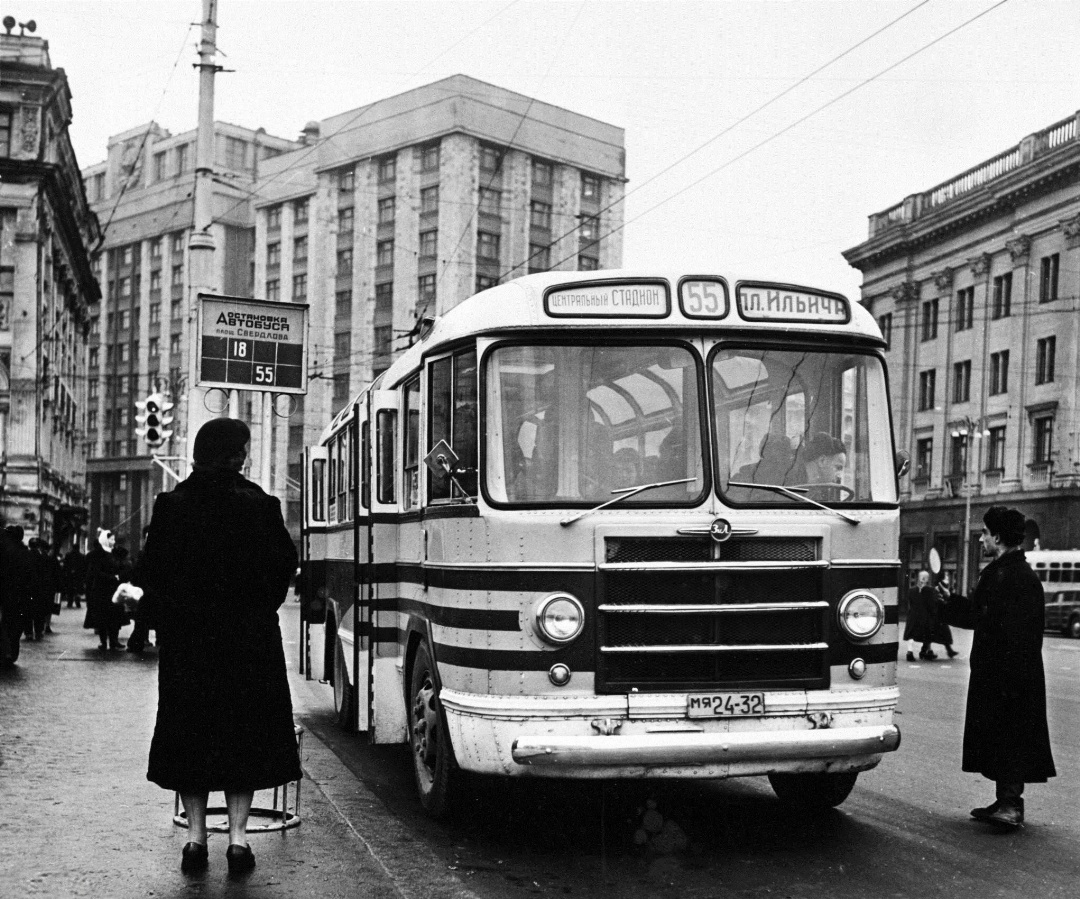 Moskau, ZiL-158 Nr. МЯ 24-32; Moskau — Old photos