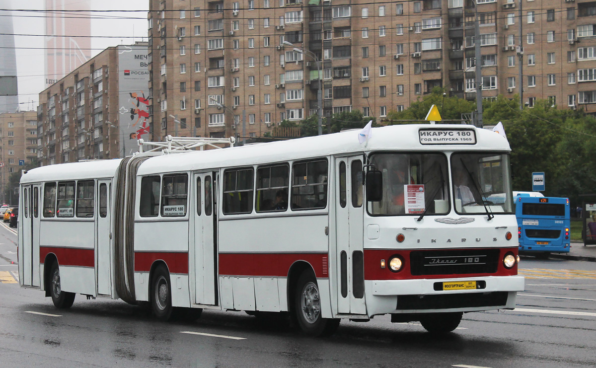 Moscow, Ikarus 180.31 No. 011