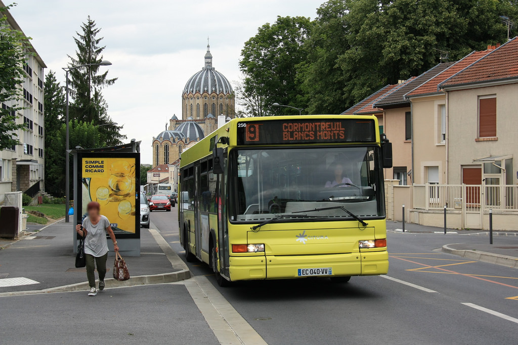 Châlons-en-Champagne, Heuliez GX317 # 256