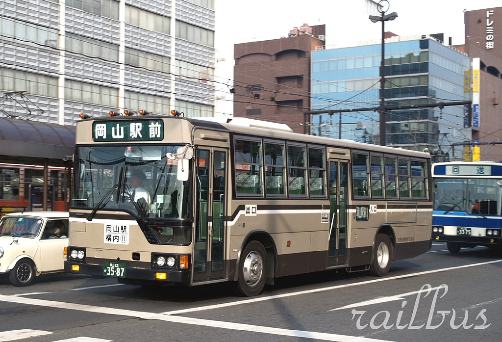 Okayama, Mitsubishi Fuso P-MP218M # Uno 3587