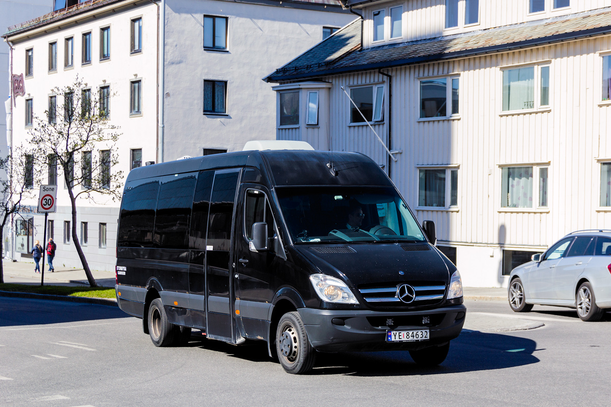 Bodø, Mercedes-Benz Sprinter 518CDI # YE 84632