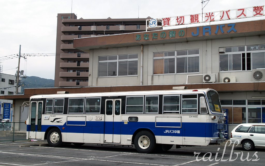 Yamaguchi, Mitsubishi Fuso P-MP118M # 534-4483