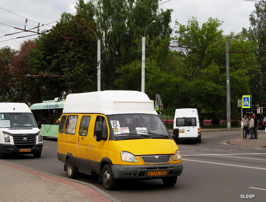 Mogilev, GAZ-322133 Nr. 6ТАХ2331; Mogilev, Nemiga-1 (Ford Transit 155T460) Nr. 6ТАХ5689