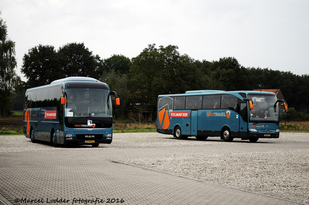 Enschede, MAN R07 Lion's Coach RHC404 # 407; Enschede, Mercedes-Benz Tourismo 15RHD-II # 350