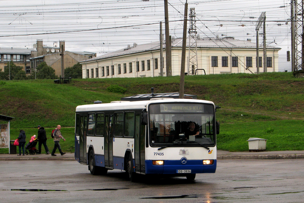 Riga, Mercedes-Benz O345 nr. 77435