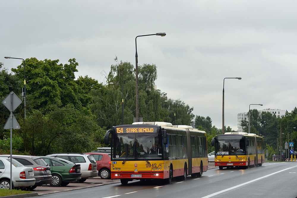 Warsaw, Solbus SM18 č. 2042; Warsaw, Solbus SM18 č. 2000