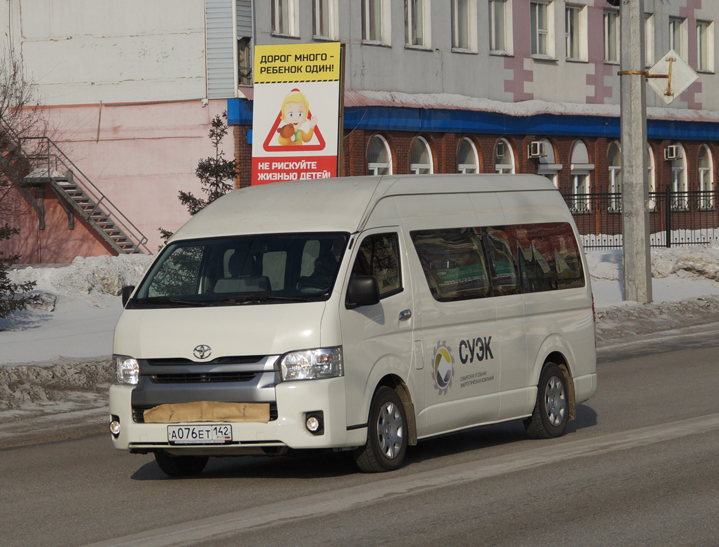 Leninsk-Kuznetsky, Toyota HiAce H100 # А 076 ЕТ 142