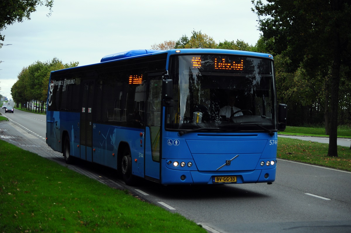 Zwolle, Volvo 8700LE No. 5744
