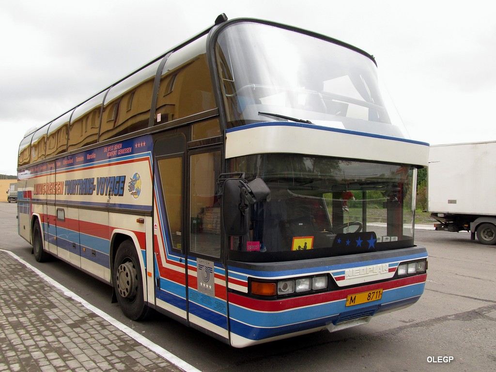 Minsk District, Neoplan N117 Spaceliner # М 8711