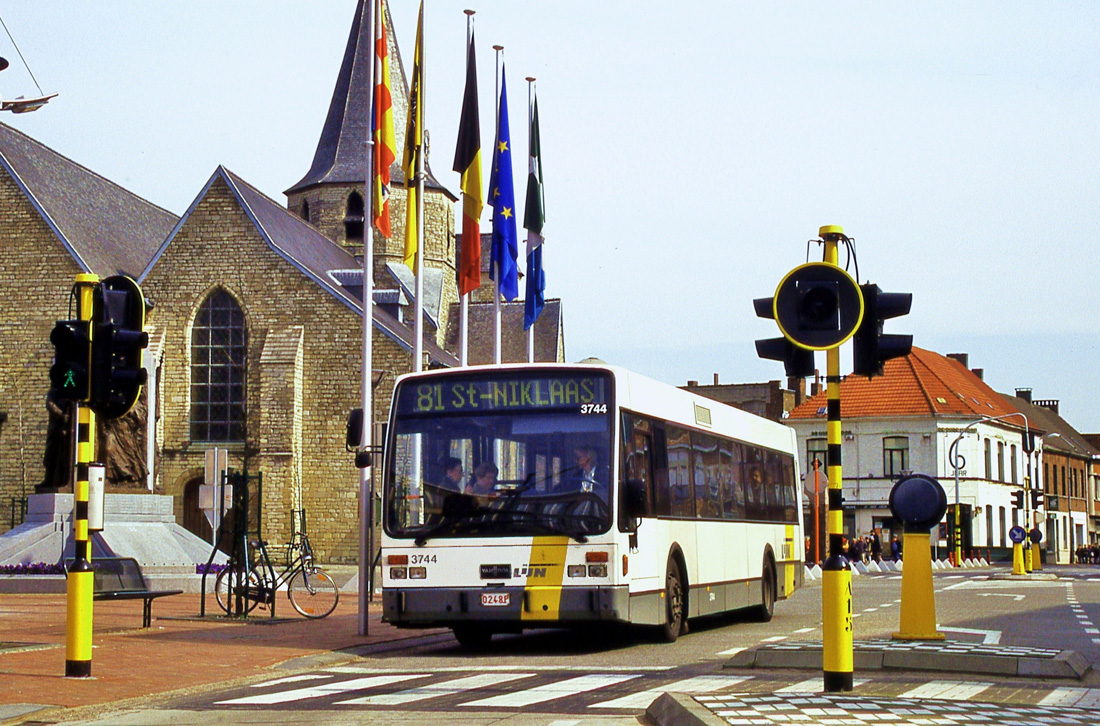 Sint-Niklaas, Van Hool A360K # 3744