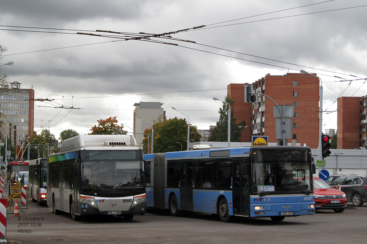 Vilnius, Castrosúa City Versus CNG # 986; Vilnius, MAN A23 NG263 # 4017