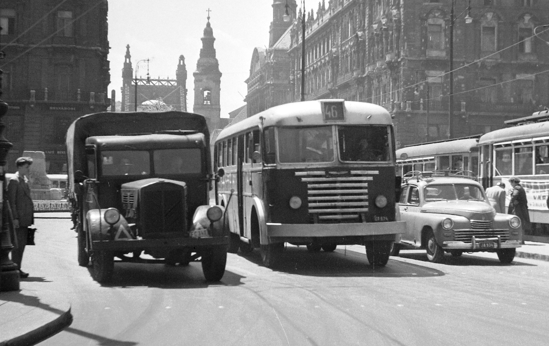 Budapest, Ikarus 60.** # 674