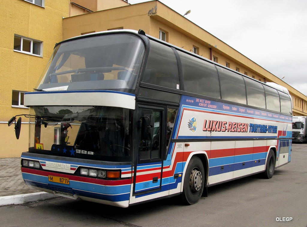 Minsk District, Neoplan N117 Spaceliner # М 8711