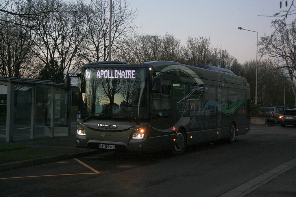 Reims, IVECO Urbanway 12M CNG BHNS # EF-385-ML