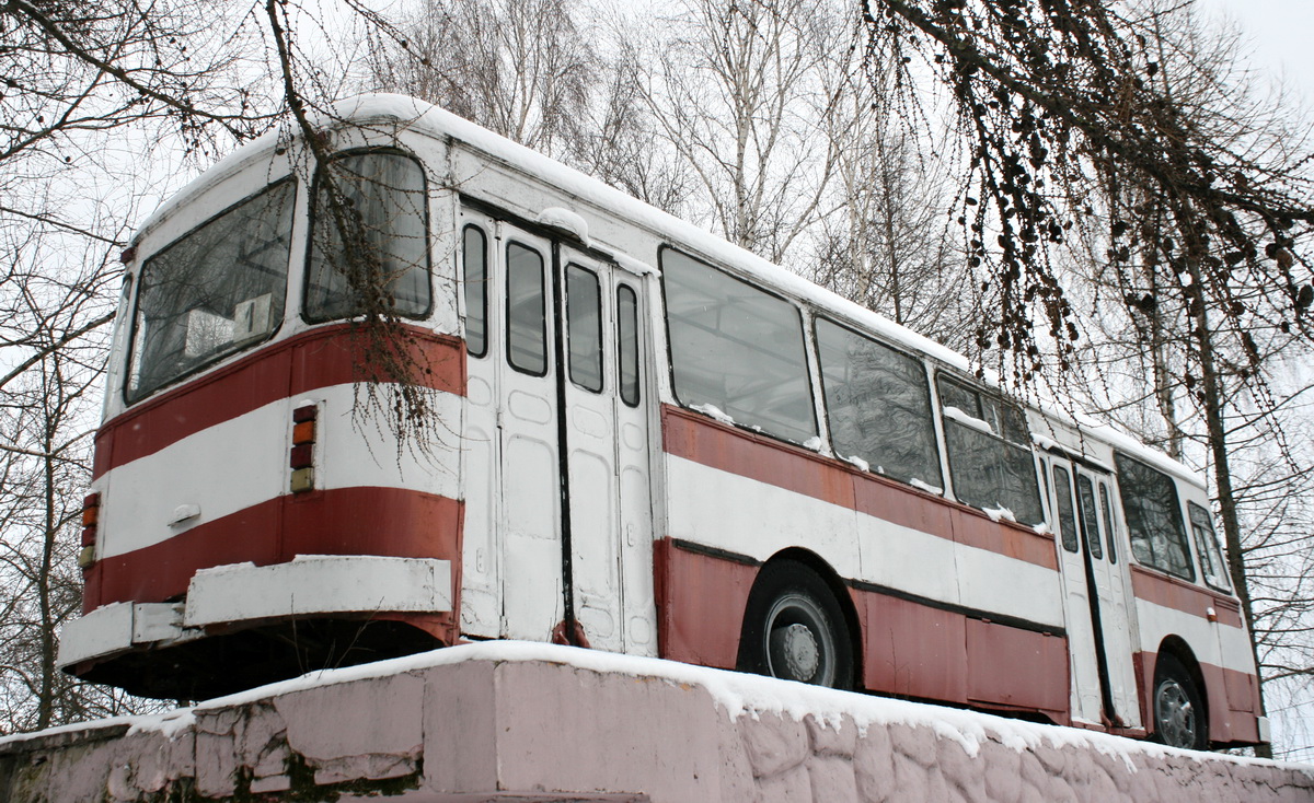Pavlovskiy Posad — Monument buses