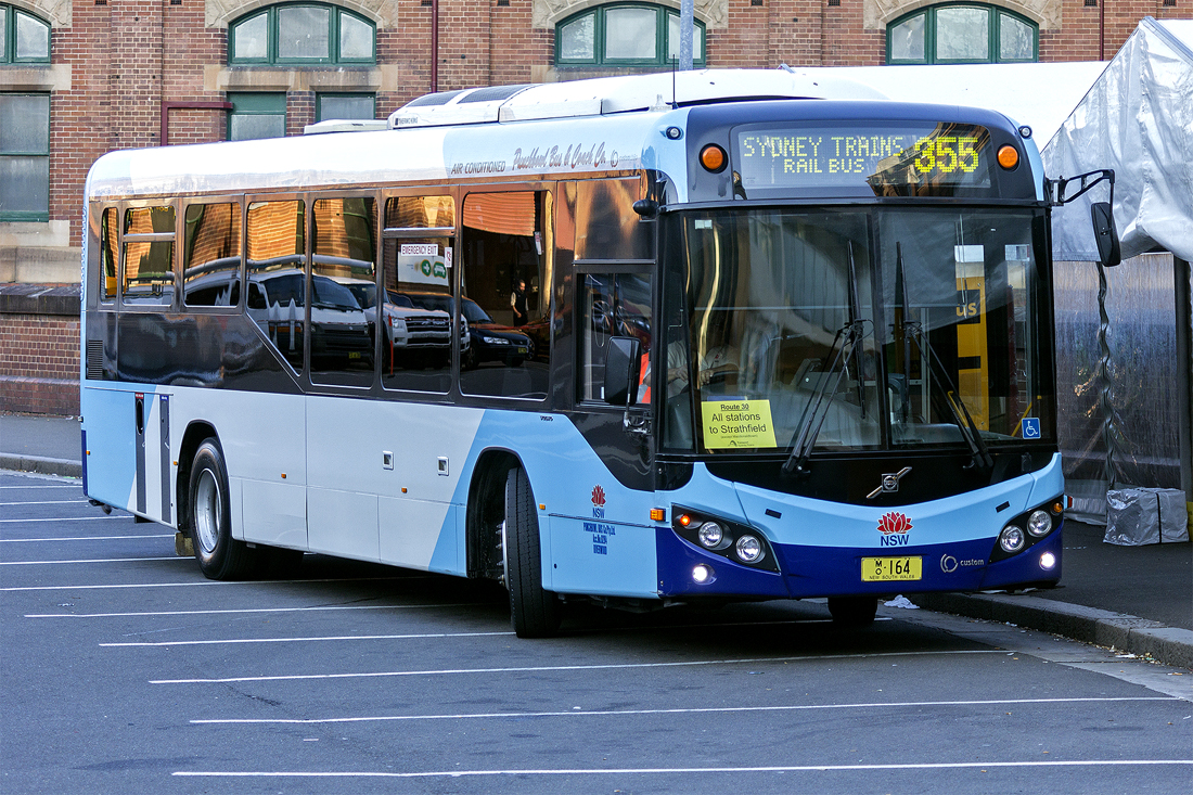 Sydney, Custom Coaches CB80 # MO-164