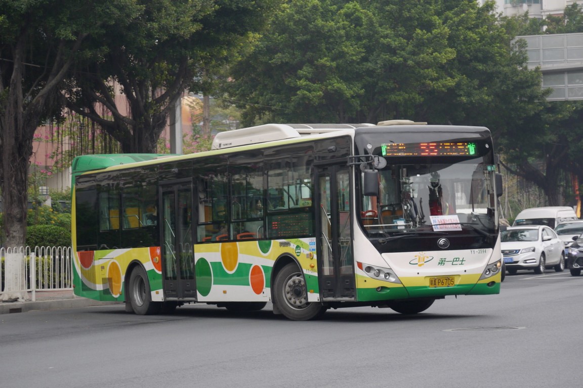 Guangzhou, Yutong ZK6120CHEVNPG4 Plug-in Hybrid # Y1-3594