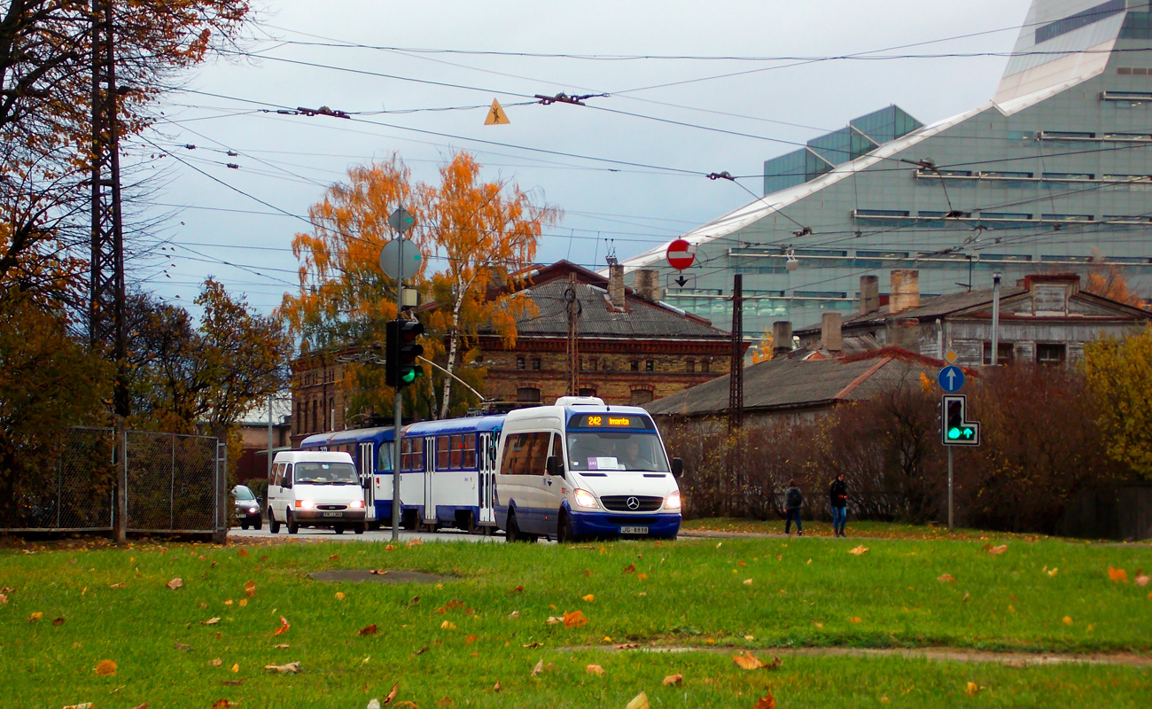 Riga, Universāls (MB Sprinter 513CDI) č. M1035