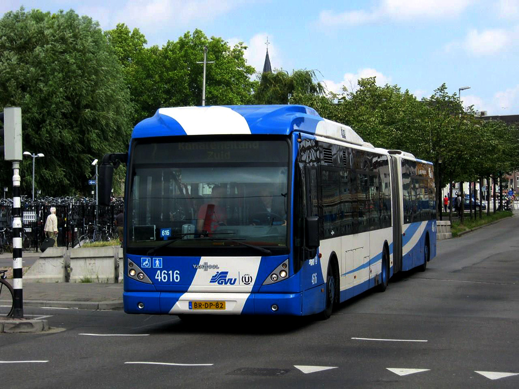 Utrecht, Van Hool New AG300 č. 4616