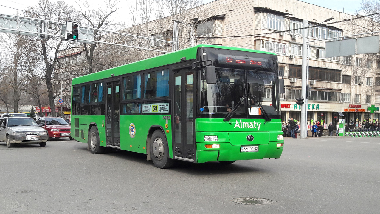 Almaty, Yutong ZK6108HGH № 550 DF 02