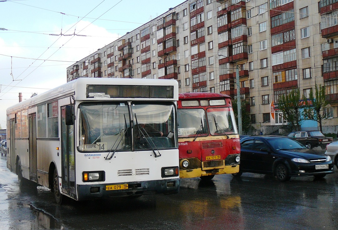 Izhevsk, LiAZ-677М č. ЕА 171 18