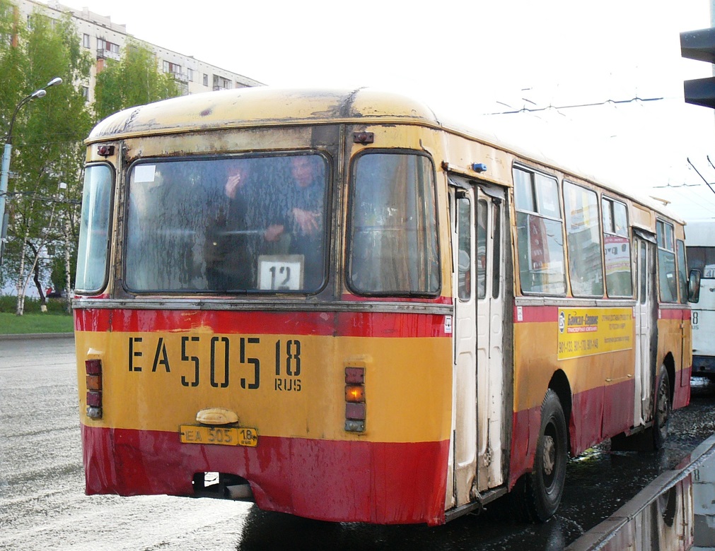 Izhevsk, LiAZ-677М No. ЕА 505 18