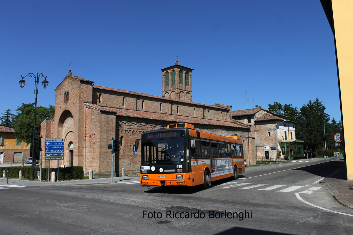 Bologna, BredaMenariniBus M220 č. 656