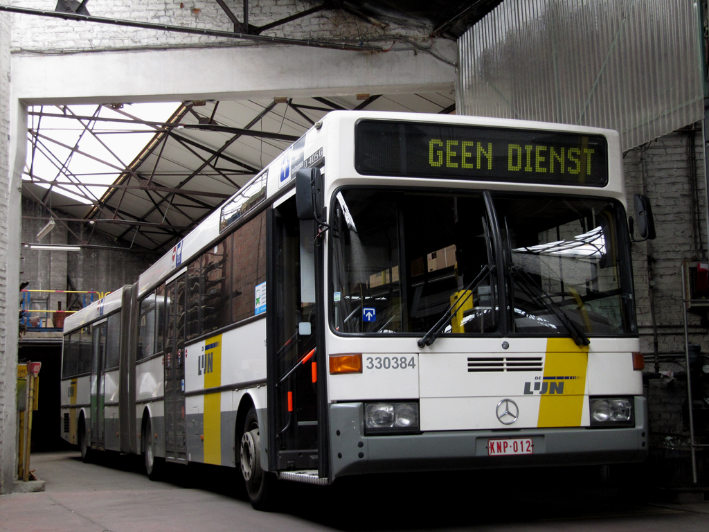 Leuven, Mercedes-Benz O405G No. 330384