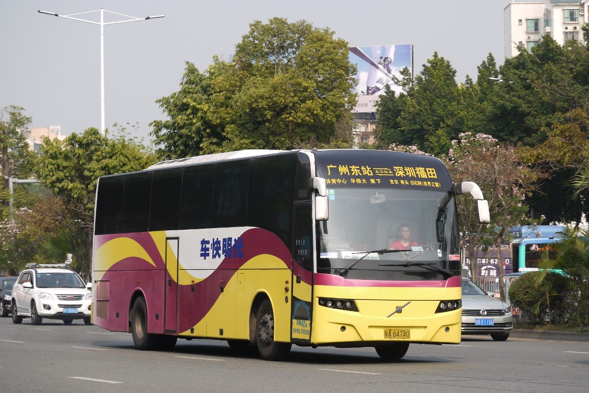 Guangzhou, Silver Bus XW6122D (Volvo 9300) č. 粵A 84740