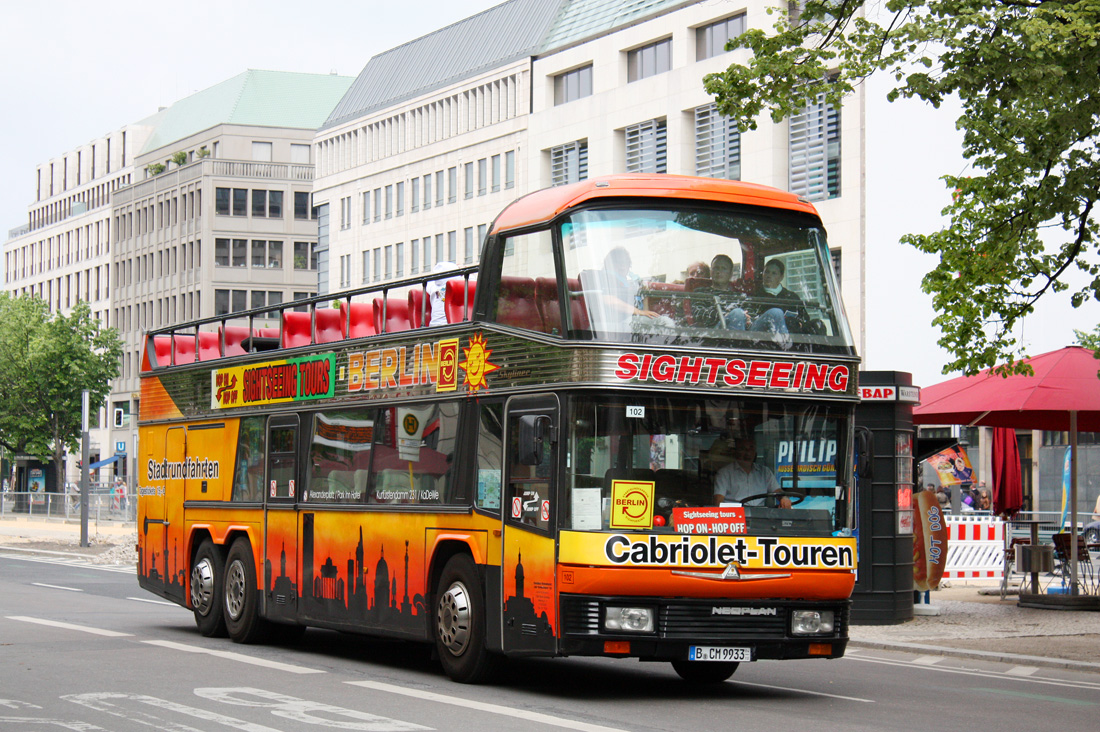 Berlin, Neoplan N122/3 Skyliner # B-CM 9933