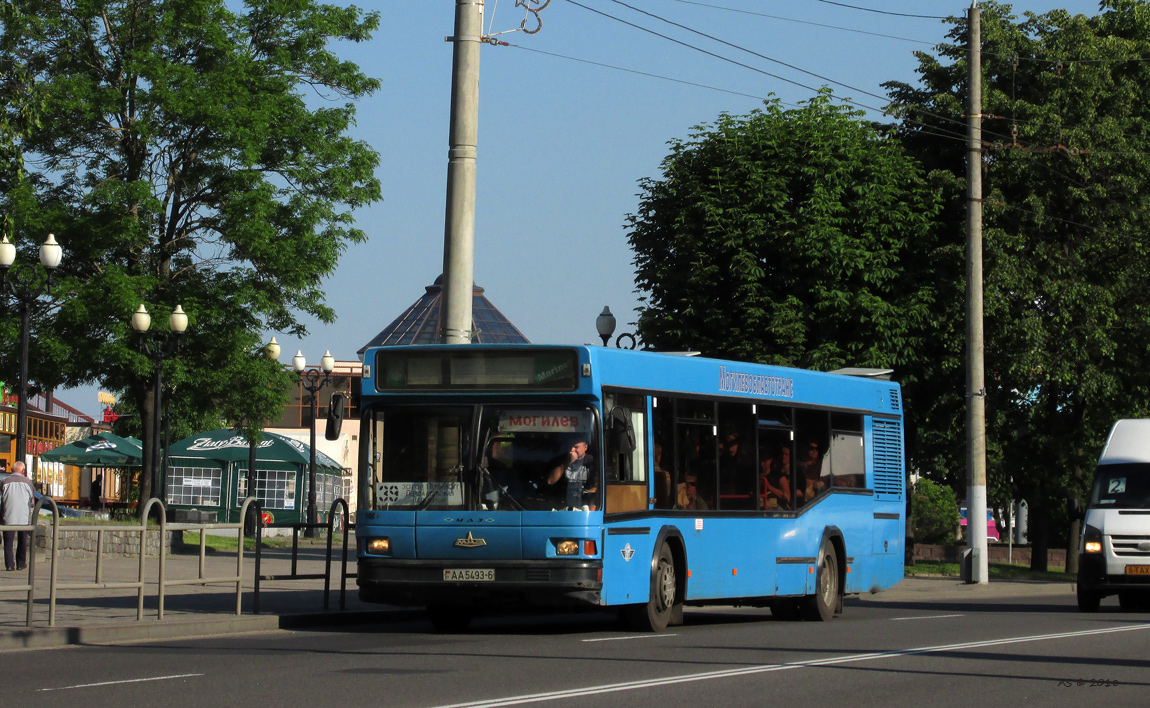 Mogilev, MAZ-103.062 č. 2254; Mogilev, Samotlor-NN-3236 Avtoline (Ford Transit) č. 6ТАХ4898