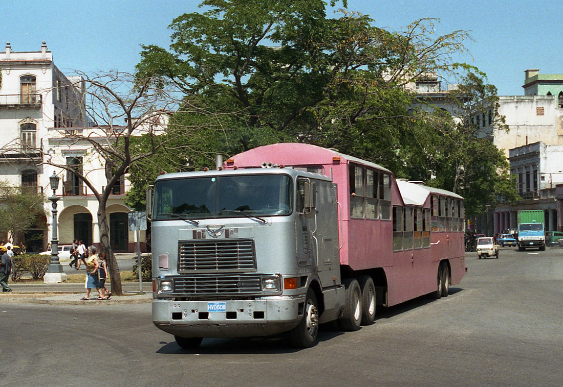 Гавана, Giron Camello № 1124