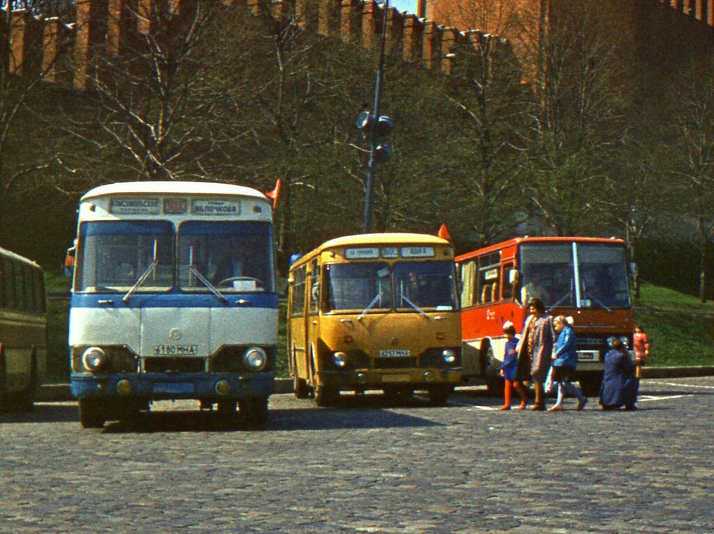 Moscow, LiAZ-677 nr. 6257 МНА; Moscow, LiAZ-677 nr. 6180 МНА; Moscow — Old photos