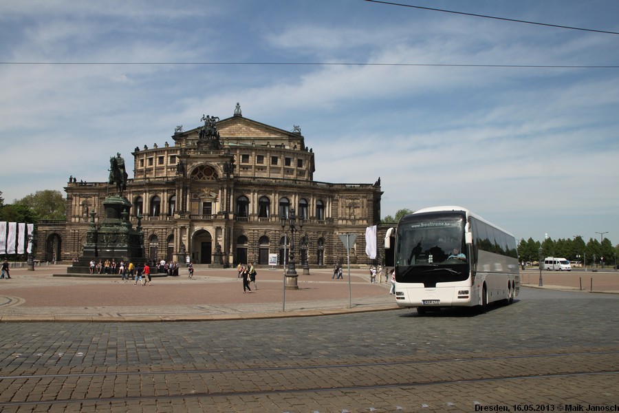 Budapest, MAN R08 Lion's Top Coach RHC464 # MAM-413