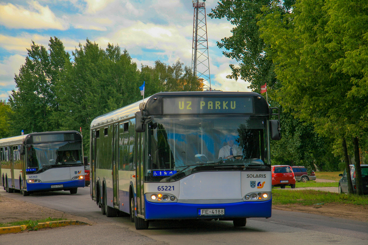Riga, Solaris Urbino II 15 č. 65221; Riga, Solaris Urbino II 15 č. 65143
