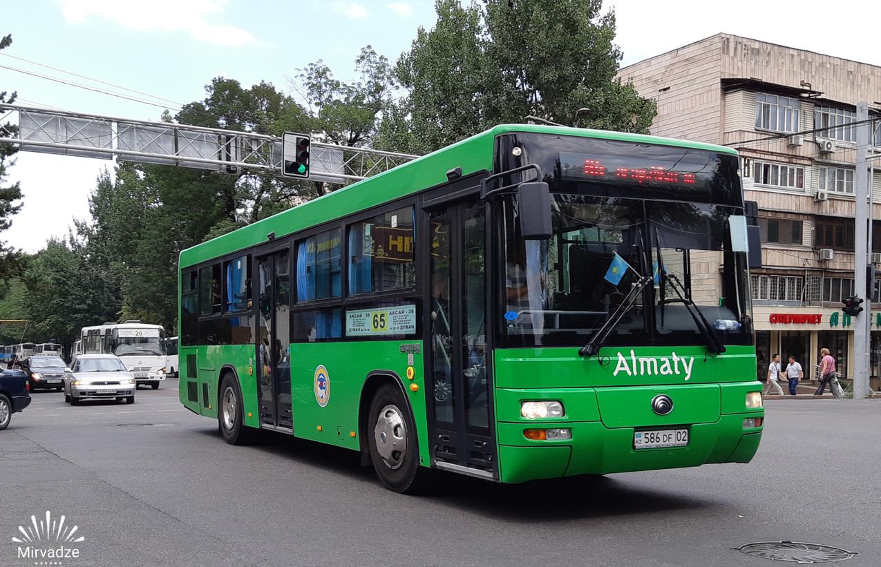 Almaty, Yutong ZK6108HGH № 586 DF 02