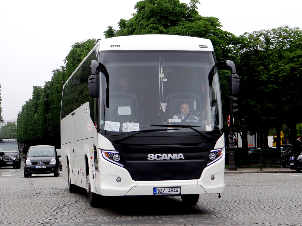 Злин, Scania Touring HD 12,1 № 5Z7 4544