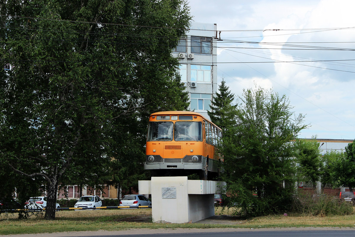 Tolyatti, LiAZ-677М # 0688 КШШ; Автобусы-памятники