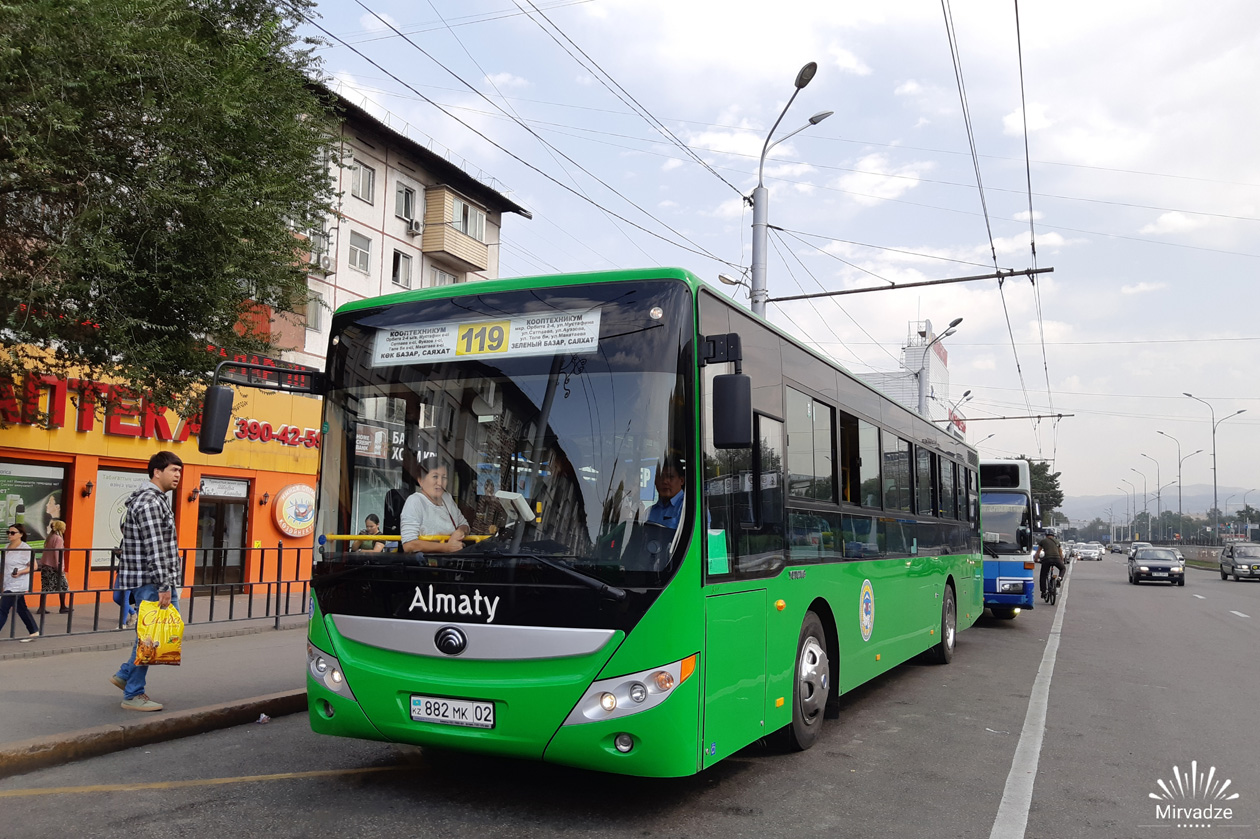 Almaty, Yutong ZK6118HGA № 882 MK 02