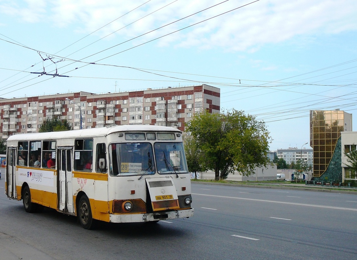 Izhevsk, LiAZ-677М # МА 901 18
